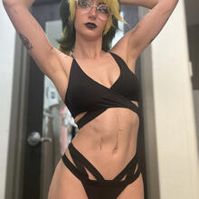  Nude