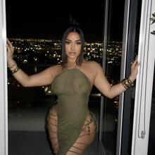 Nude