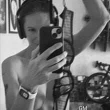  Nude