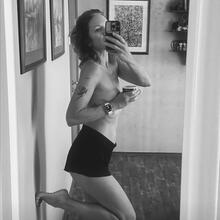  Nude
