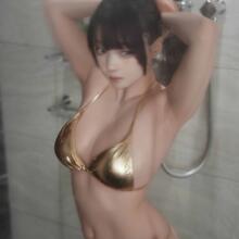  Nude