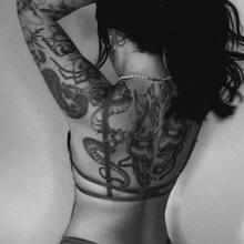  Nude