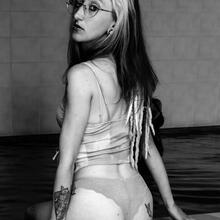  Nude