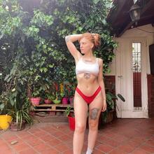  Nude