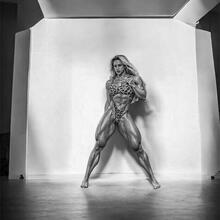  Nude