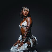  Nude