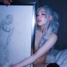  Nude