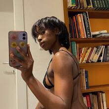  Nude