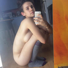  Nude