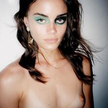  Nude