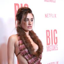  Nude