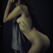  Nude
