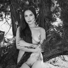  Nude
