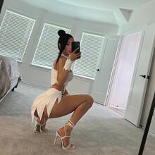  Nude