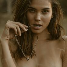  Nude