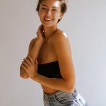  Nude