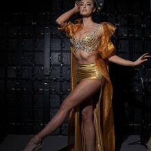  Nude