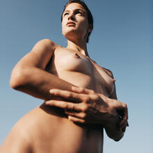 Nude