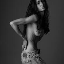  Nude