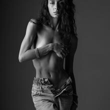  Nude