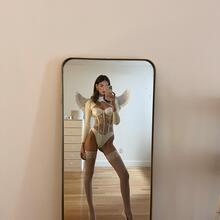  Nude