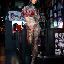  Nude