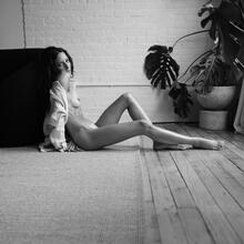 Nude