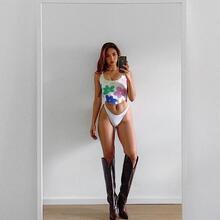  Nude