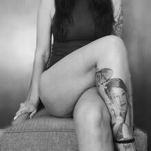  Nude