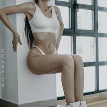  Nude