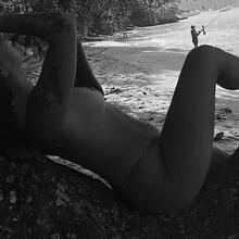  Nude