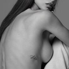  Nude