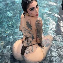  Nude