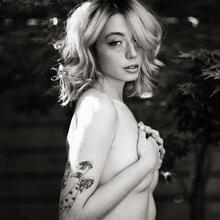  Nude