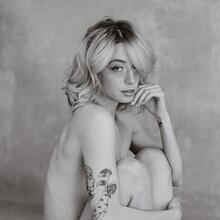  Nude