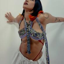  Nude