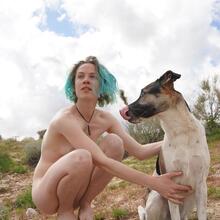  Nude