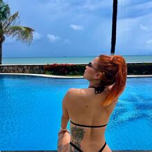  Nude