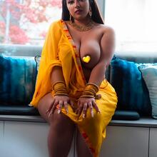  Nude