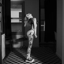  Nude