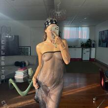  Nude