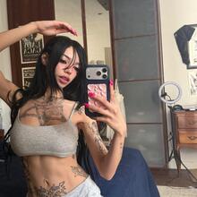  Nude