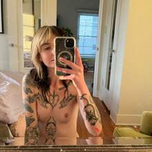  Nude