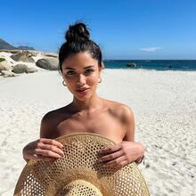  Nude