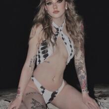  Nude