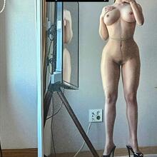  Nude