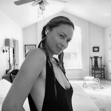  Nude
