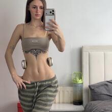  Nude