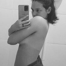  Nude