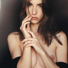  Nude